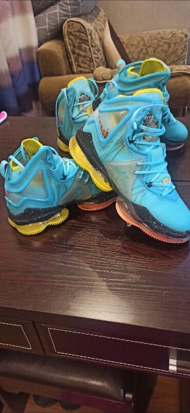 Личные вещи: Баскетбольные кроссовки🏀LeBron 19"Christmas" заказывали оригинал