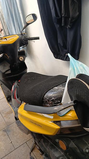 sari tofas: Sarı-qara rəngdə şəhər skuter/moped. Texniki və dizayn — 4