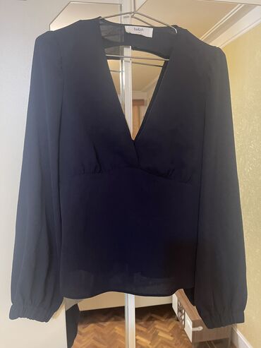 Рубашки и блузы: M (EU 38), цвет - Синий