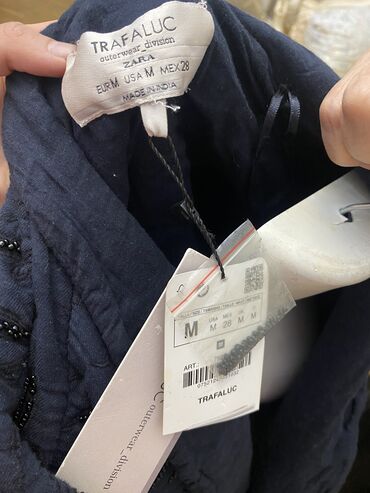 qadınlar üçün trikotaj pencəklər: Zara işlemeli pencek etiketli 149azn alınıb endirim zamanı