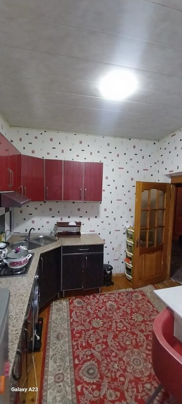 Həyət evləri və villaların satışı: Satılır: həyət evi - Geniş, hasarlı həyət: dəmir darvaza, betonlanmış — 5