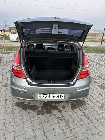 Hyundai: Hyundai i30: 1.6 l | 2010 il Sedan — 11