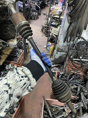 Приводной вал (полуось) в сборе для автомобиля. Комплект включает: -
