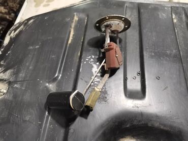 Auto delovi: Rezervoar Lada 2121,21213 Niva br.3 . Polovno, ocuvano. Skinuto sa — 15