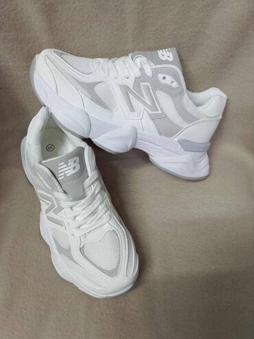 python kaisevi cene: NEW Balance 9060
36-41
Cena 3600 din 
sd