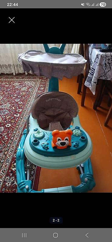 Uşaq gəzdiricisi (Babywalker) - Rəng: mavi-açıq yaşıl tonlarda -