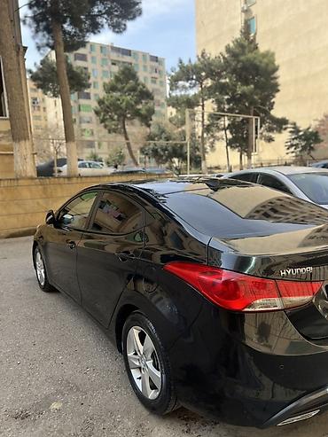 yük qazeleri: Hyundai Elantra: 1.6 l | 2012 il Sedan — 2