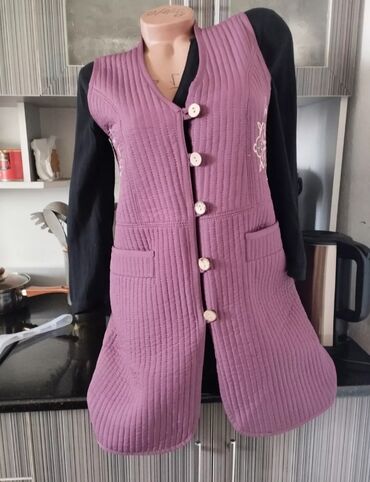 продаю токмок: Жилетка почти новая 
раз 44
300