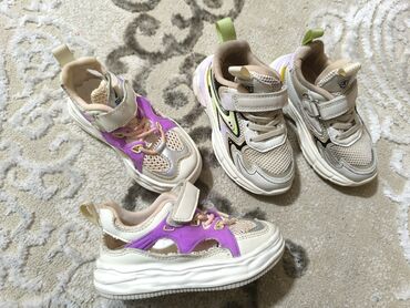 кроссовки для девочек: Продаётся детская кроссовки для девочек размер 26-27 в идеальном