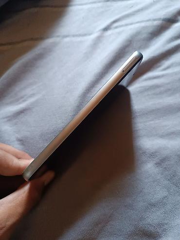 ucuz telefon aksesuarları: Smartfon – üçlü arxa kamera və damla tipli ön kamera kəsiyi — 3
