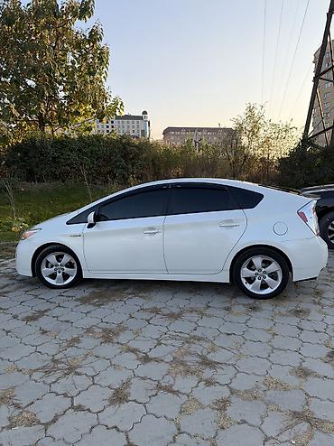 18 245 45: Toyota Prius: 2015 г., 1.8 л, Автомат, Гибрид, Хэтчбэк — 4