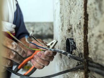 стол для компьютерного клуба: Установка розеток, монтаж Электромонтажные работы под ключ: -