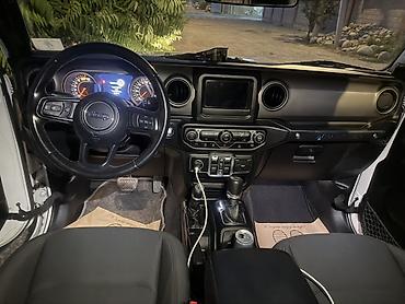suv: Jeep Wrangler: 2021 г., 2 л, Автомат, Бензин, Внедорожник — 4