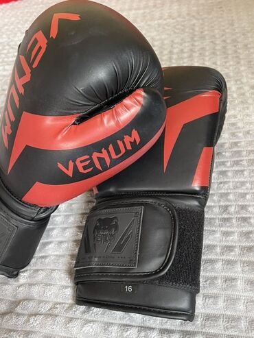 резинки для спорта купить: Продаю боксерскую экипировку Venum 🥊 Перчатки – 16 oz, цена 1000 сом 🦵