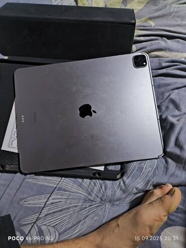 чехол на макбук: Планшет, Apple, память 256 ГБ, 12" - 13", 5G, Б/у, Классический цвет - Серебристый