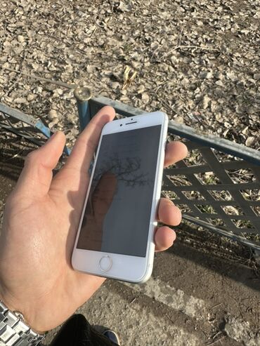 Apple iPhone: IPhone 8, Б/у, 64 ГБ, Белый, Чехол, 71 % — 7