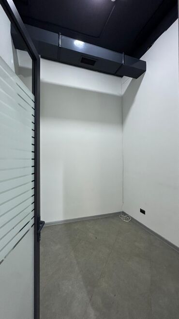 Аренда офисов: Сдаю Аренда офисов, 213 м², В жилом комплексе, С отдельным входом, С отдельным сан узлом, С системой безопасности — 5