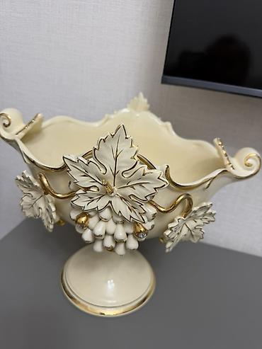 Сервировочные аксессуары: Keramik dekorativ vazə/kasa

- Material: keramika .Yasamal — 2