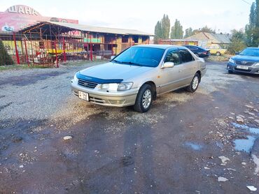 Toyota: Toyota Camry: 2001 г., 2.2 л, Механика, Бензин, Седан