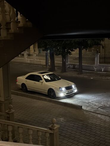 ролс ройс машина: Элегантный белый седан Mercedes-Benz E-Class (W210) с люком на крыше