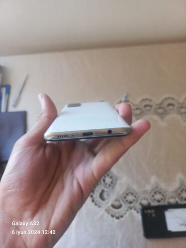 telefonlar samsug: Samsung Galaxy A51, 64 GB, rəng - Ağ, Düyməli, Barmaq izi, İki sim kartlı