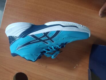 валейболный красовки: Кроссовки Asics для волейбола в синем и белом цвете – стильный выбор