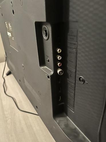 lcd tv: Телевизор Sharp (диагональ около 40–43"). Классический ЖК‑экран с — 3