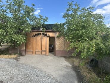 Откатные ворота: Продается дом из жжоного кирпича 3 комнатная и 2 времянки огород сад — 1