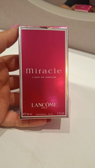 Ətriyyat: Lancome-dan Miracle Eau de Parfum. Qablaşdırılmış, 30 ml-lik sprey