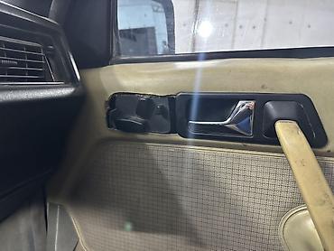 ленкрузер 80: Mercedes-Benz 190: 1989 г., 2 л, Механика, Бензин, Седан — 9