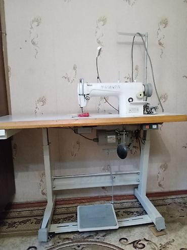 yamata overlok: Sənaye tikiş maşını – YAMATA düz tikiş (1 iynəli) Xüsusiyyətlər: - — 1