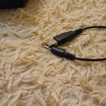 akustik kalonka: Qara rəngdə, USB və 3.5mm girişli iki ədəd SPL dinamik. Kompüter və ya