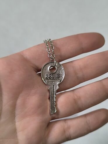 helanke na engleskom: Pendant necklace