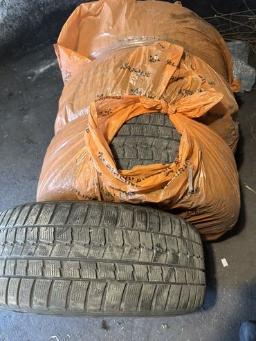 продаю одисей: Шины 235 / 50 / R 18, Зима, Комплект, Легковые, Dunlop