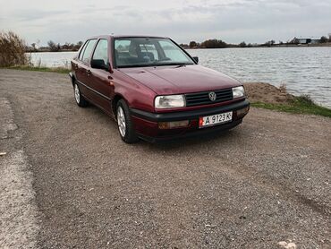 радиоуправляемую машинку: Volkswagen Vento: 1992 г., 1.8 л, Механика, Бензин, Седан