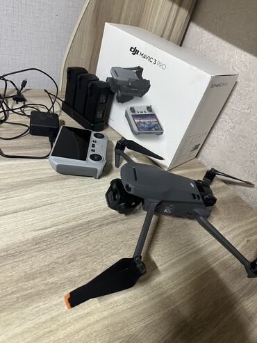 Дроны: Квадрокоптер DJI Mavic 3 Pro Fly More Combo (DJI RC) Дрон в идеальном