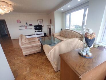 Uzunmüddətli kirayə mənzillər: Yasamalda 9 mertebeli binanın 9-cu mərtəbəsində yerləşən ümumi sahəsi — 21