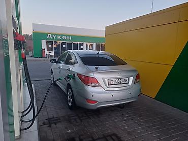 getz 2: Hyundai Accent: 2013 г., 1.6 л, Механика, Бензин, Седан — 1