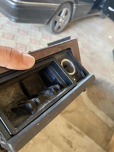 sıqaret: Avtomobil üçün mərkəzi konsol külqabısı və 12V siqaret alışdırıcısı — 2