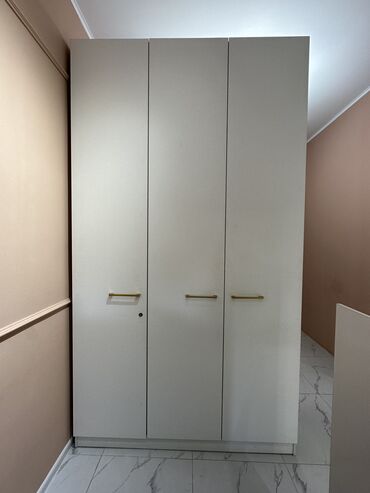 шкаф с антресолью трехдверный: Гардеробный Шкаф, Для одежды, Б/у