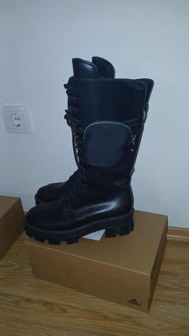 ugg cizme polovne: High boots, 40