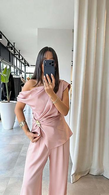 Kompleti: Komplet
Cena 3400
Uni vel.
V28 — 4