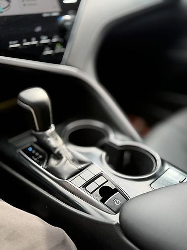 жеңил машина: Toyota Camry: 2018 г., 2.5 л, Гибрид, Седан — 5