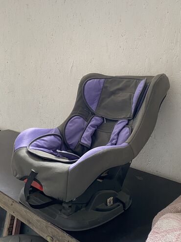 детское кресло bmw: Автокресло, цвет - Серый, Б/у