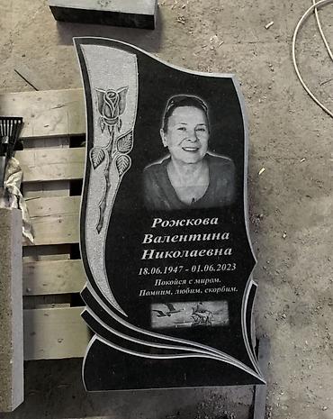 Мраморные и гранитные работы: Гранитные памятники - Изготовление памятников из цельного — 15