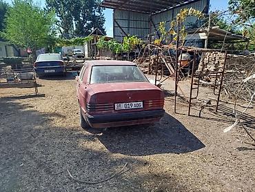 Транспорт: Mercedes-Benz 190: 1992 г., 1.8 л, Механика, Бензин, Седан — 3