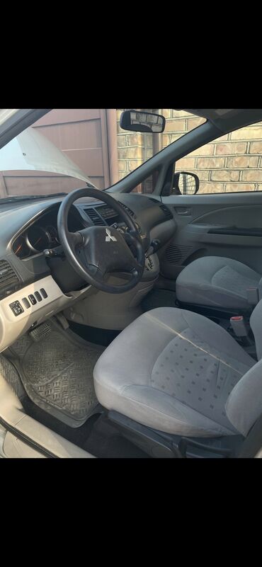 Mitsubishi: Mitsubishi Grandis: 2010 г., 2.4 л, Автомат, Бензин, Минивэн — 7