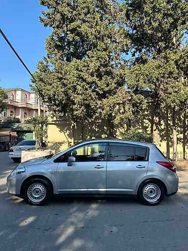 keys sat: Nissan Tiida hatchback – gümüşü rəng Texniki və dizayn: - Korpus: 5 — 1