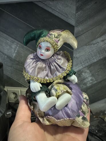 фарфор антиквариат: Кукла Венеция! Руки ноги фарфор! Размером с ладошку!