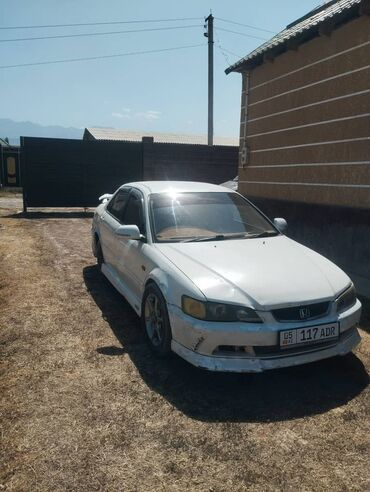 шины 215: Honda Accord седан (правый руль), белый цвет, тюнингованный внешний